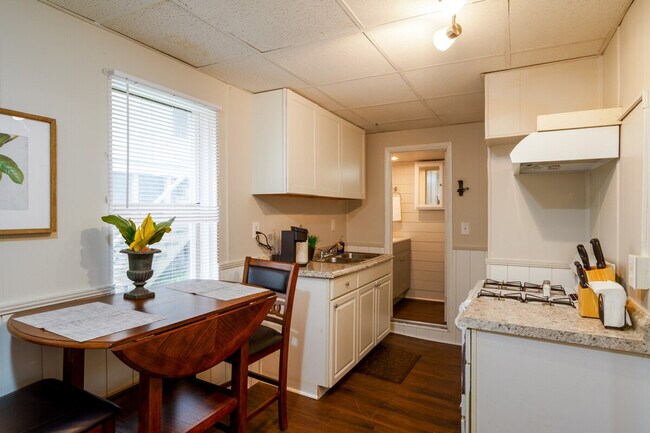 Building Photo - 421 Pennsylvania Ave