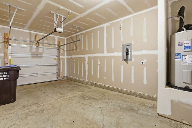 Building Photo - BEAUTIFUL AND READY FOR YOU- NICE TOWNHOME IN ANGIER, NC