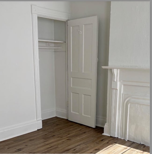 Building Photo - 1104 Langtry St