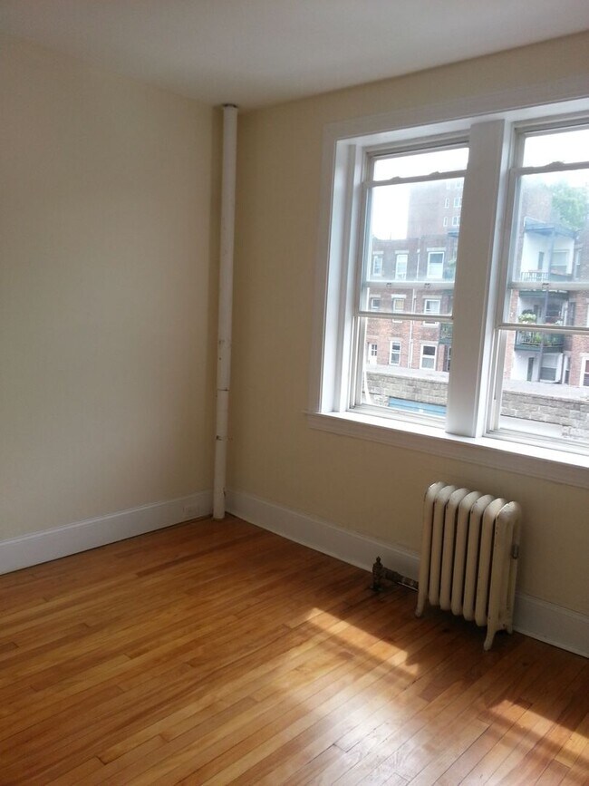 Building Photo - 4 Bed / 2 Bath in Brookline | Heat & Hot Water Included | 9/1
