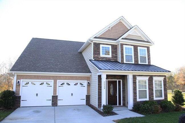 Primary Photo - Perfect 4bd/2.5bth home in desirable Millb...
