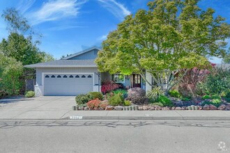 Building Photo - 7556 Oak Leaf Dr