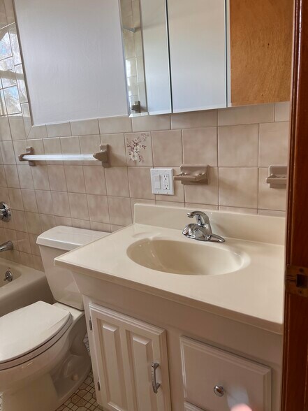 Building Photo - 24 Proctor St