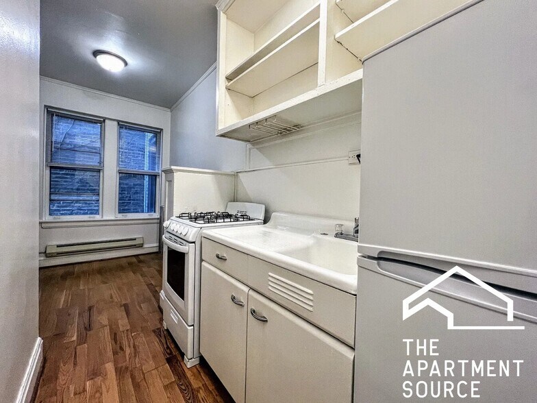 Building Photo - 4631 N Paulina St