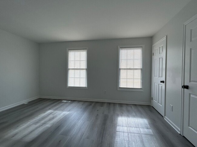 Building Photo - 658 Corsica Ave