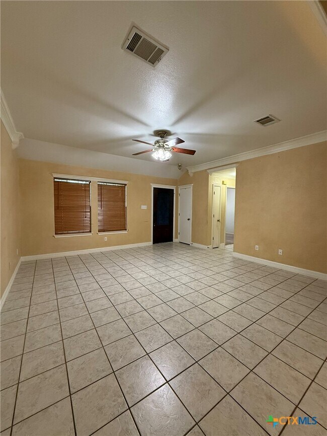 Building Photo - 2421 Hancock Dr