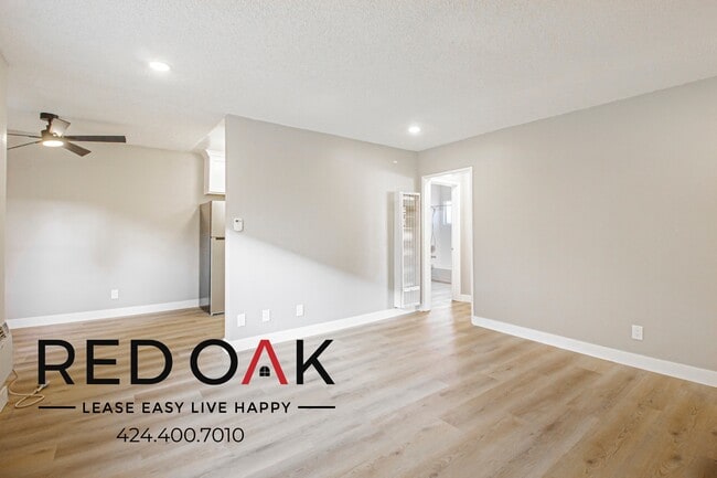 Building Photo - 15405 Vanowen St