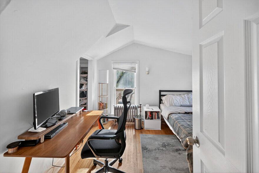 Building Photo - 1112 Garnett Pl