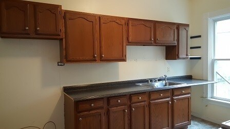 Building Photo - Incredible Value in Walnut Hills - move ri...