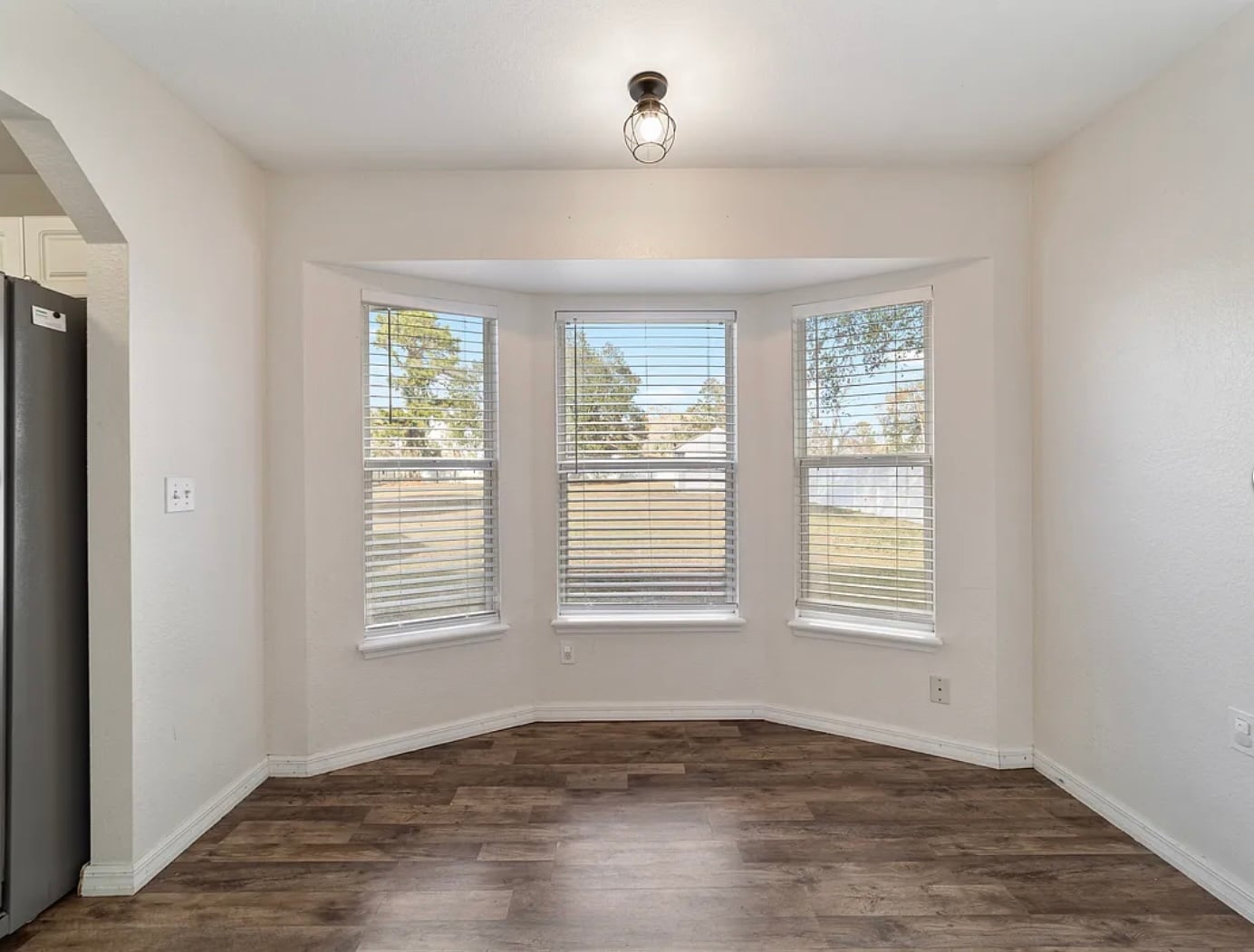 Building Photo - 6930 Bahia Rd