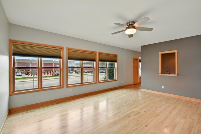 Building Photo - 2905 N Newhall St