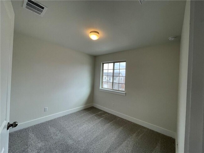 Building Photo - 526 White Steppe Way