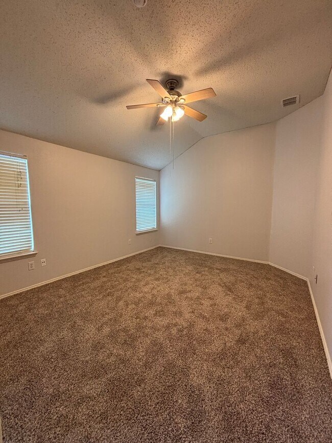 Building Photo - 813 Sage Cir