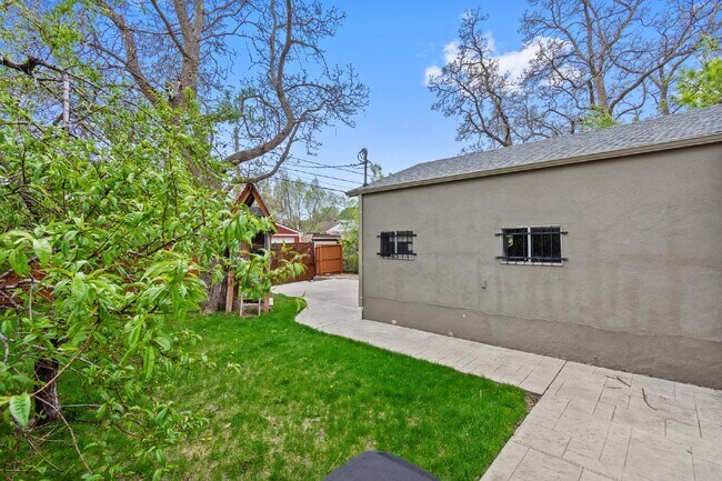Building Photo - Wonderful Sloan's Lake Home