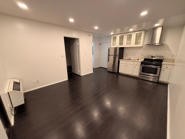 Building Photo - 827 S Wilton Pl