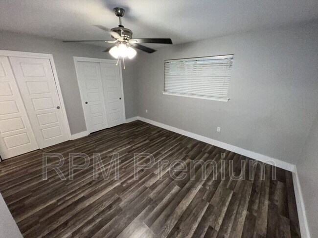Building Photo - 464 Wilton Dr