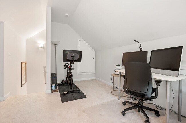 Building Photo - Gorgeous brick ranch with bonus room!!! Application Pending