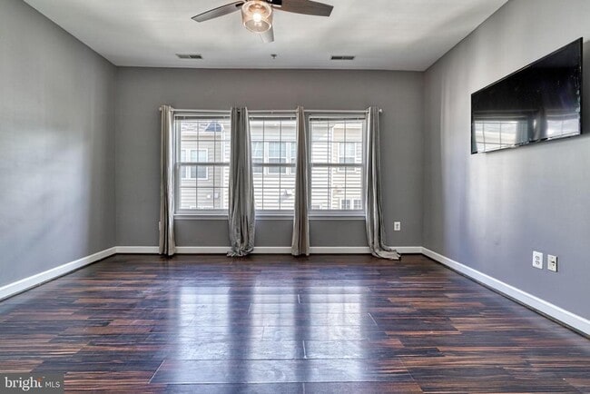 Building Photo - 3275 Amazon Ln