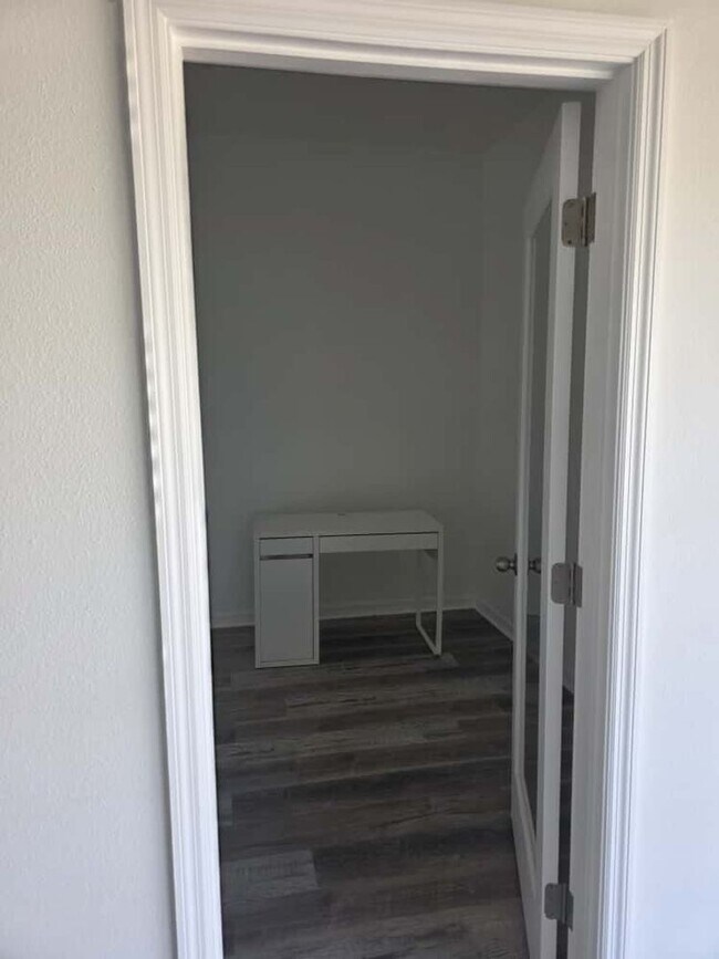 Building Photo - Beautiful house!  4/2 SINGLE FAMILY HOME