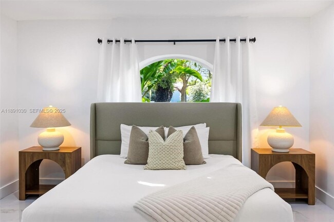 Building Photo - 1651 SW 13th Ave