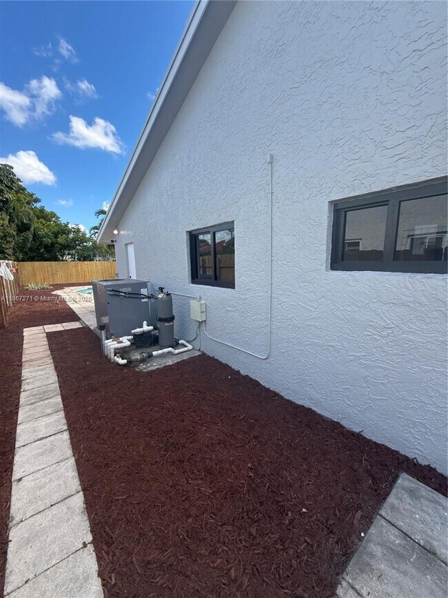 Building Photo - 3081 NW 103rd Ln