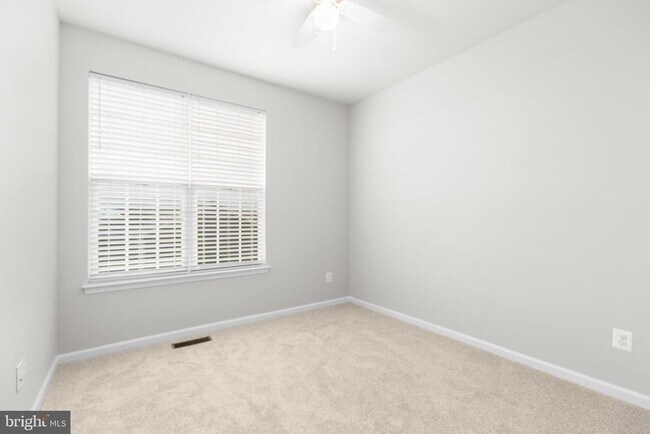 Building Photo - 407 Apricot St