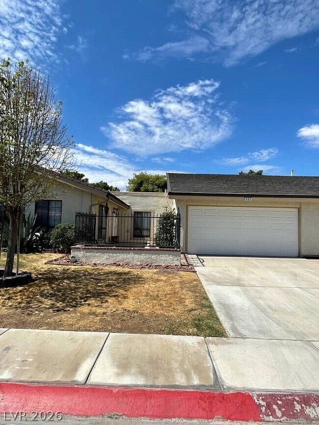 Building Photo - 600 Woodmount Dr