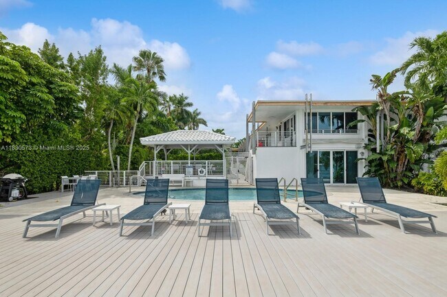 Building Photo - 405 N Hibiscus Dr