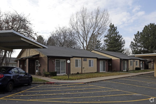 Building Photo - Village Square I & II