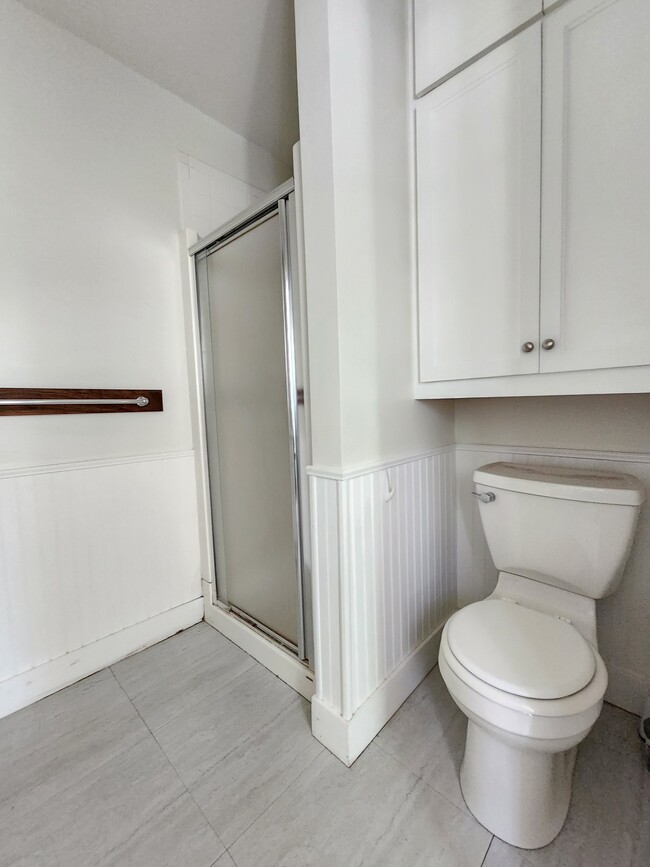 Building Photo - 387 College Ave