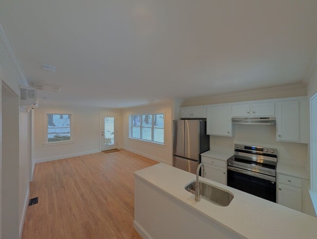 Building Photo - 125A Tamarack Rd