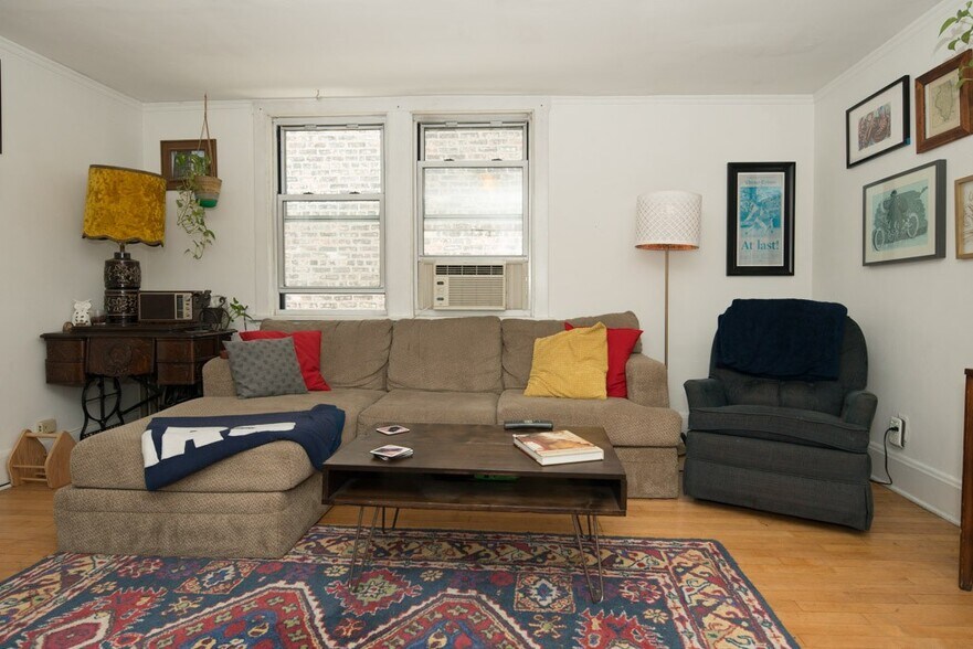 Building Photo - 2015 W Iowa St