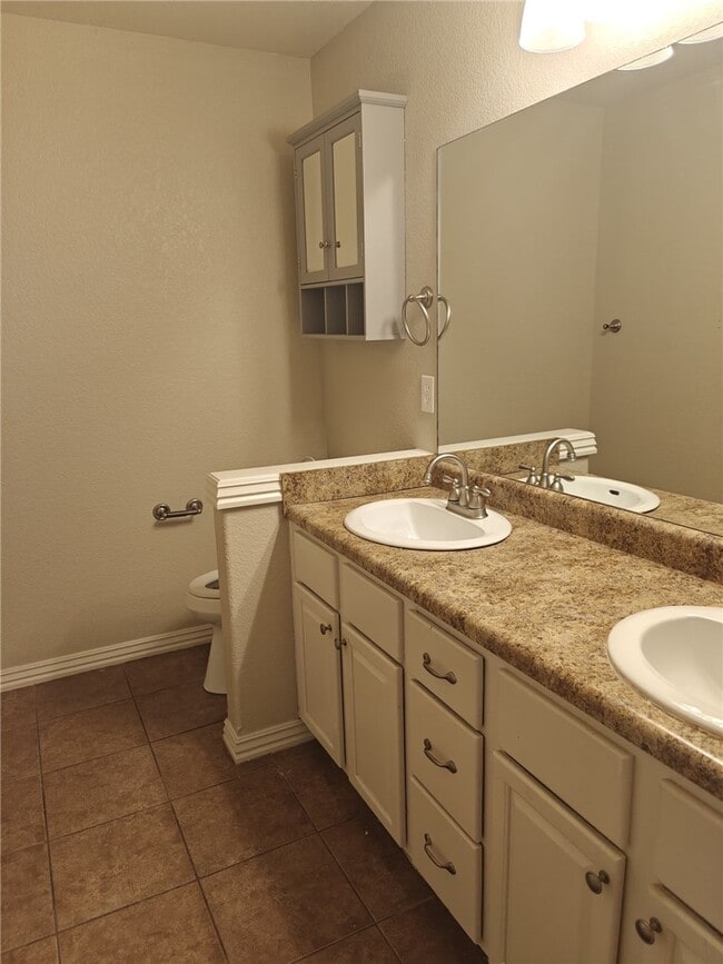 Building Photo - 5302 SW Monaco Ln