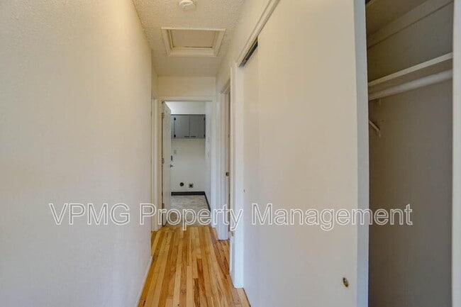 Building Photo - 609 W McLoughlin Blvd
