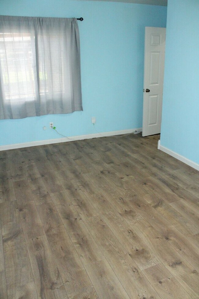 Building Photo - **COMING SOON!!! ** Gated Three Bedroom, 1 Bathroom House in Bay Point