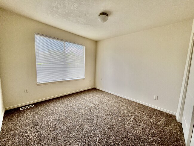 Building Photo - 5082 W Wind Rock Ln