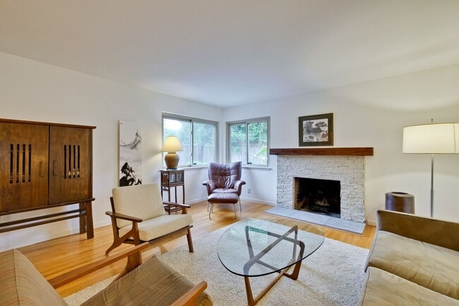Building Photo - Amazing Midtown Home on a Quiet Cul-de-sac.