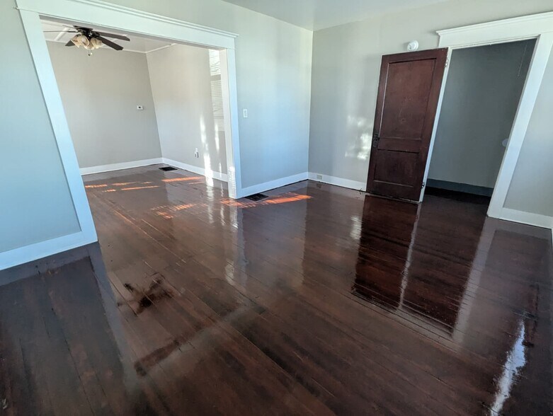 Primary Photo - 1700 State St