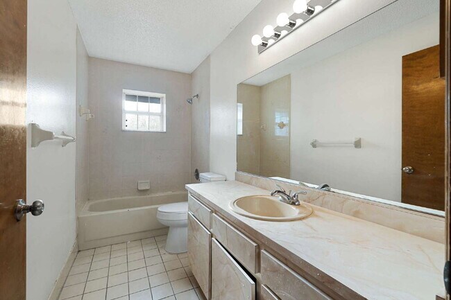 Building Photo - Spacious 3-bed/2-bath Home for Rent in Sil...