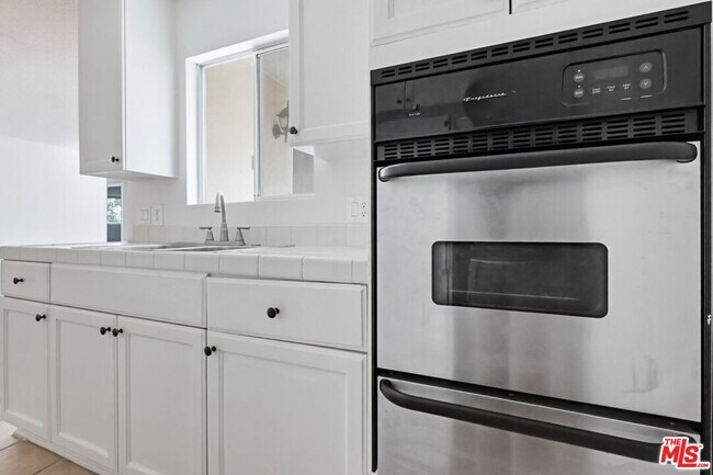 Building Photo - 515 N Alfred St