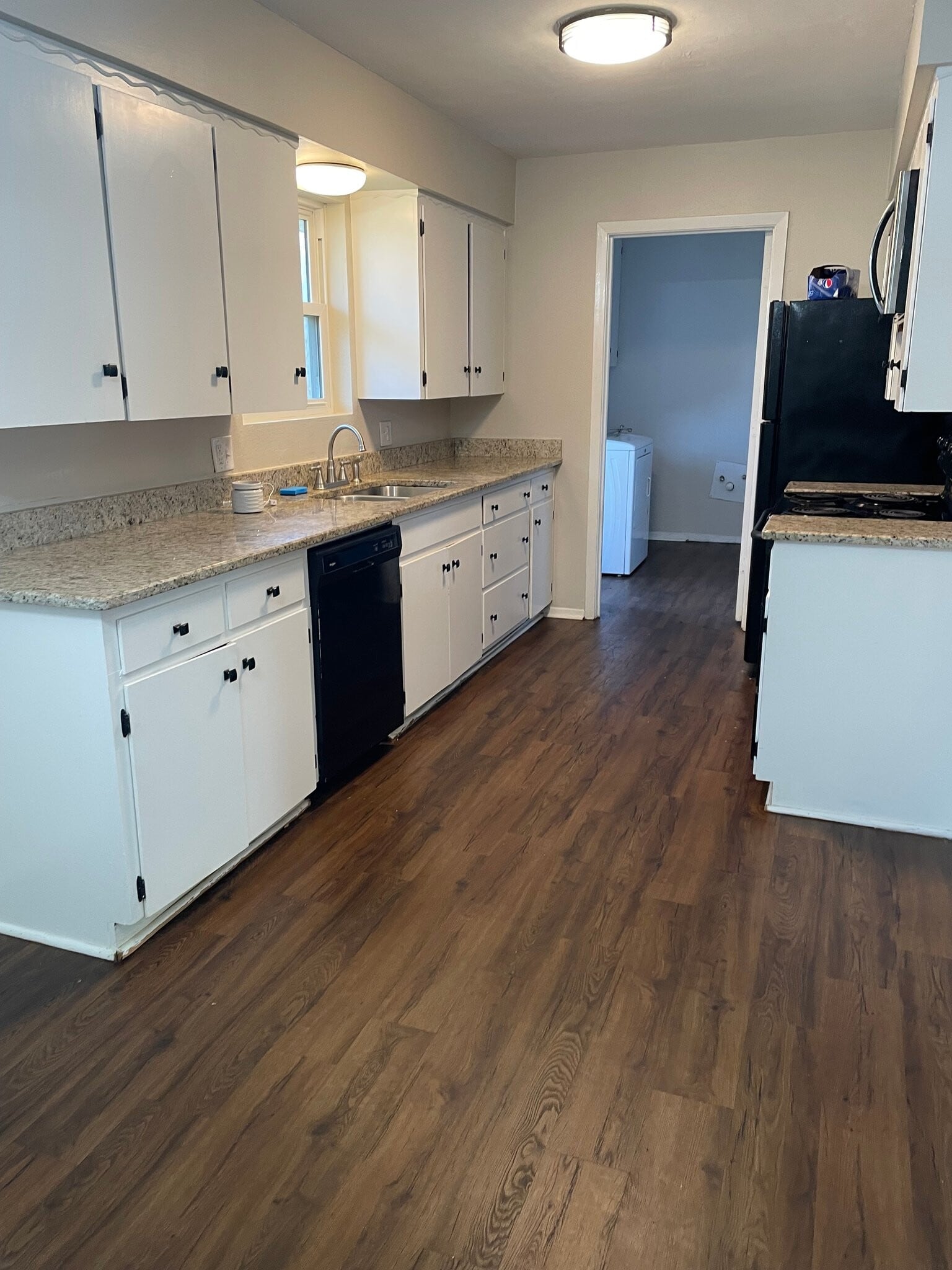 Building Photo - 1225 W Hanna St