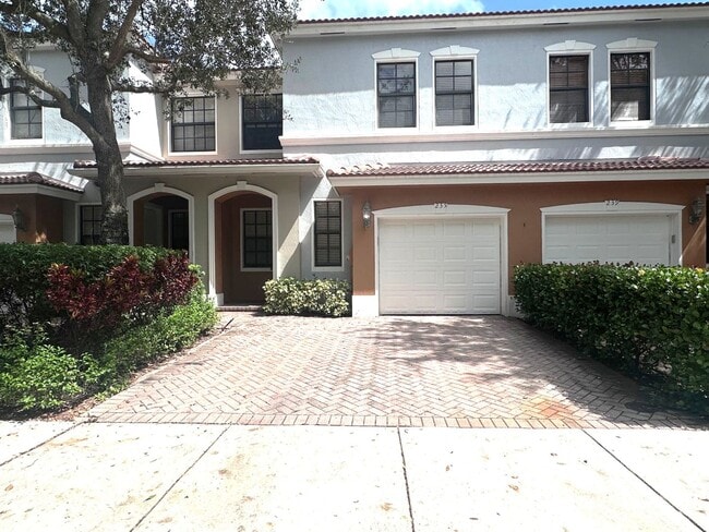 Primary Photo - 3Bed/ 2.5Bath Townhome W/Garage - Gramercy...