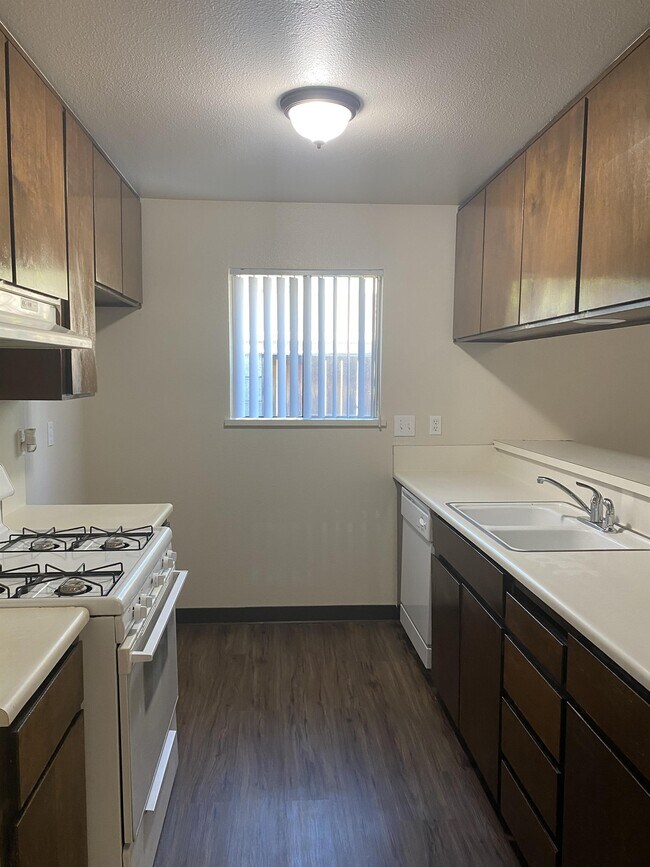 Building Photo - 3503 Shawnee Dr