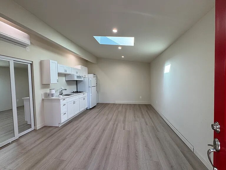 Building Photo - 22438 Califa St