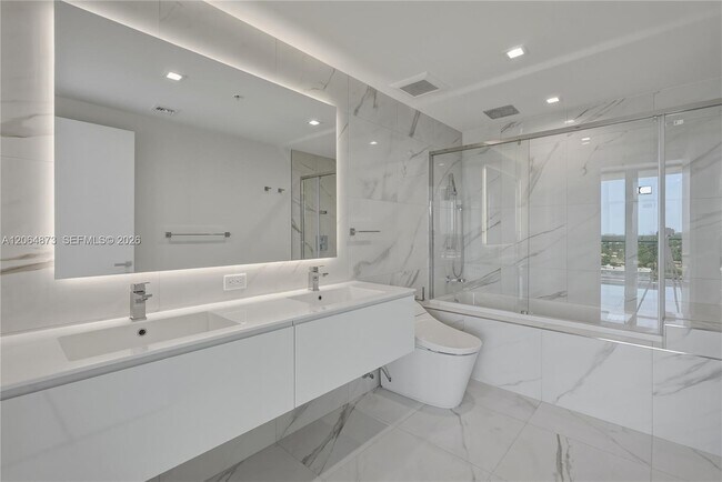 Building Photo - 1170 E Hallandale Beach Blvd
