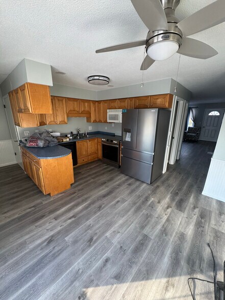 Building Photo - 3742 School St