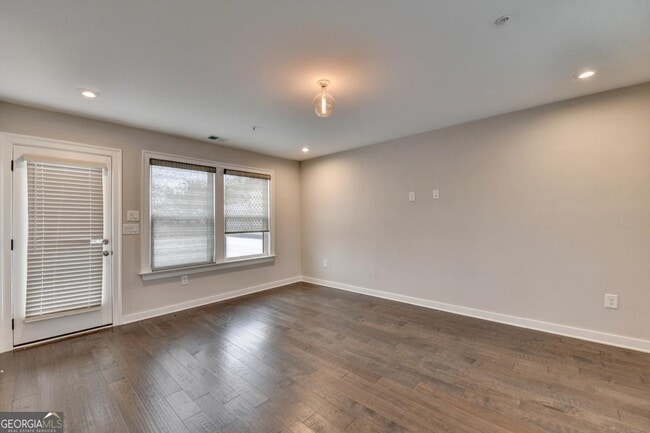 Building Photo - 2083 Holtz Ln