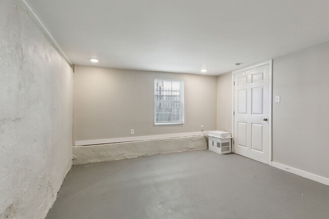 Building Photo - 2301 Peniston St