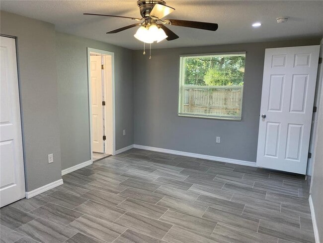 Building Photo - 38415 9th Ave