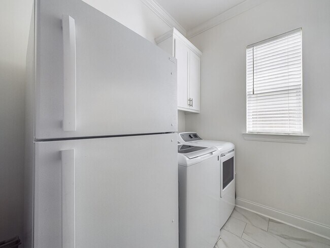 Building Photo - Luxurious 4 bedroom home available JANUARY 19th in Lafayette!